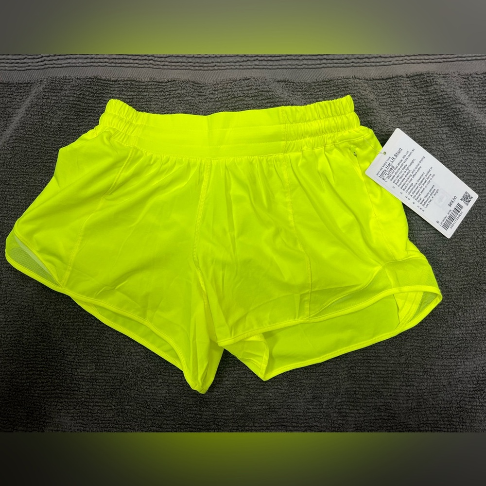 Lululemon Athletica Hotty Hot LR short 4” lined size 6 NWT